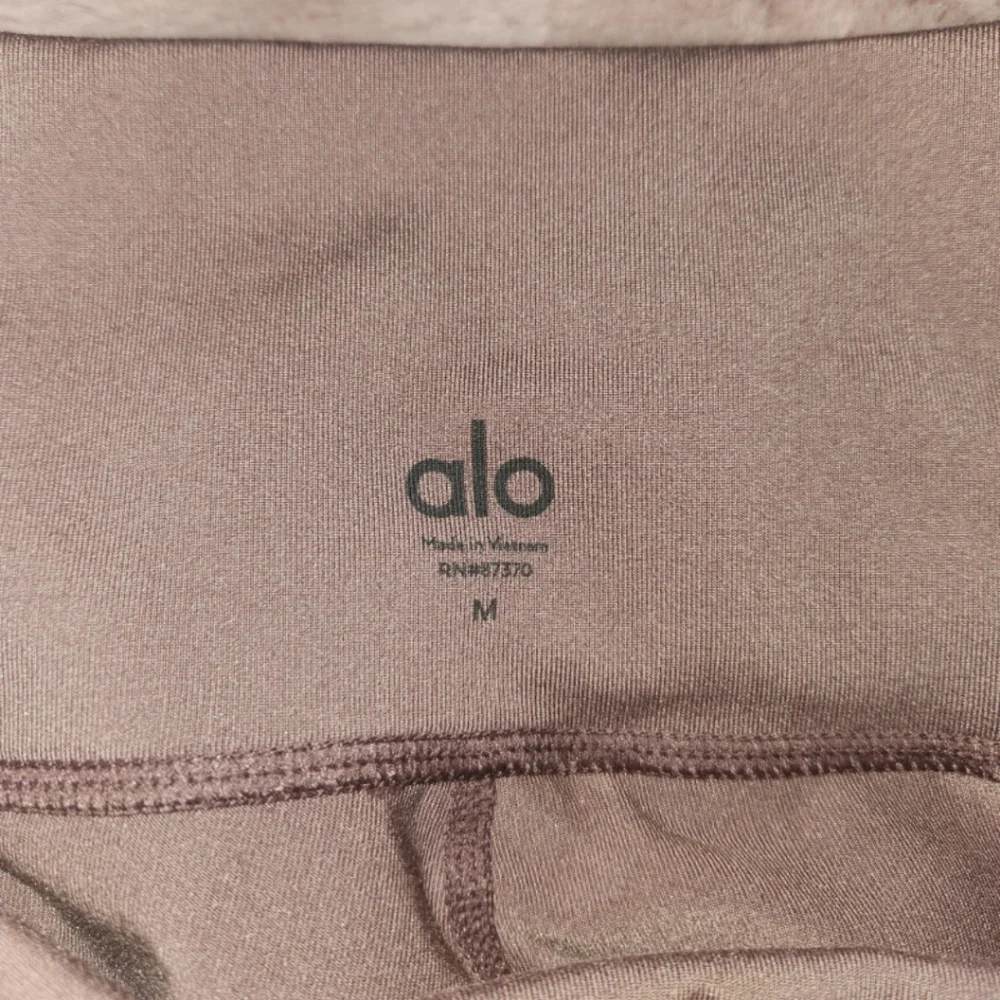 Alo leggings LIKE NEW medium‎